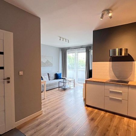 Close To Chopin Airport, Cybernetyki, Free Parking By Cosmo Spirit 바르샤바 외부 사진
