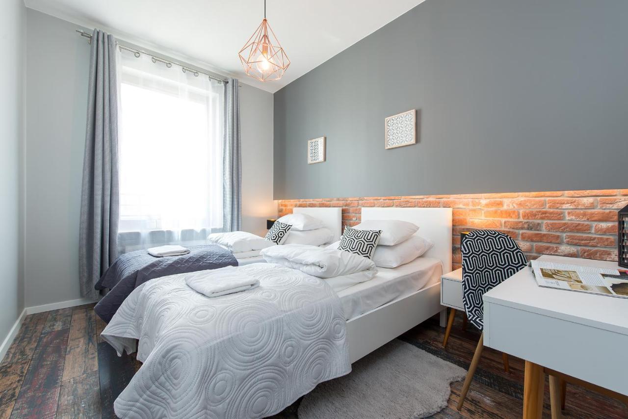 Close To Chopin Airport, Cybernetyki, Free Parking By Cosmo Spirit 바르샤바 외부 사진