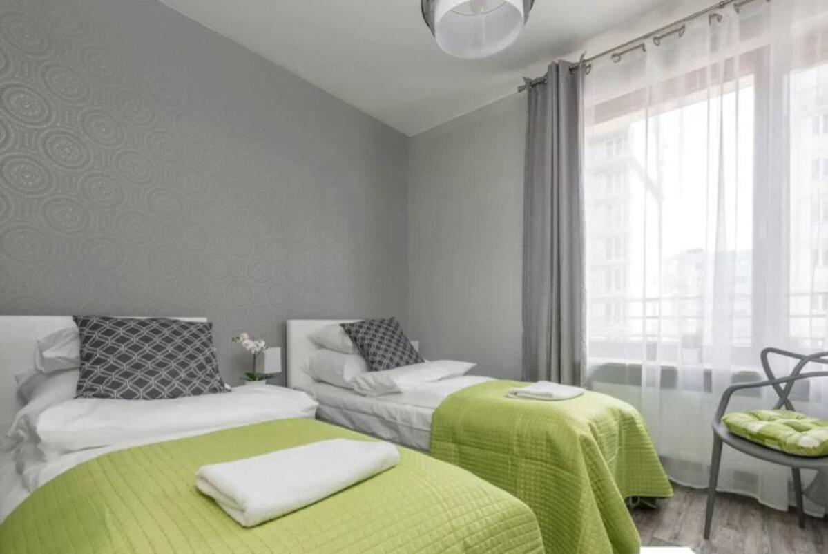 Close To Chopin Airport, Cybernetyki, Free Parking By Cosmo Spirit 바르샤바 외부 사진