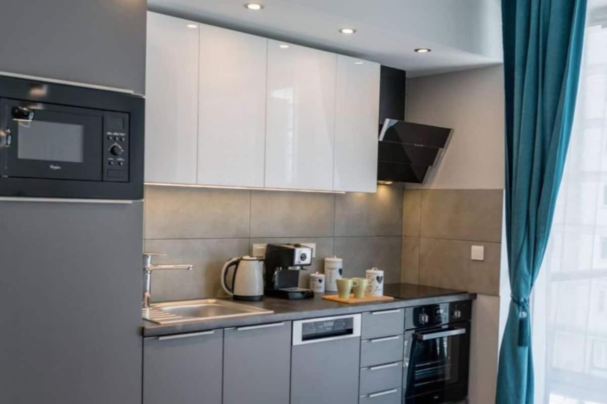 Close To Chopin Airport, Cybernetyki, Free Parking By Cosmo Spirit 바르샤바 외부 사진