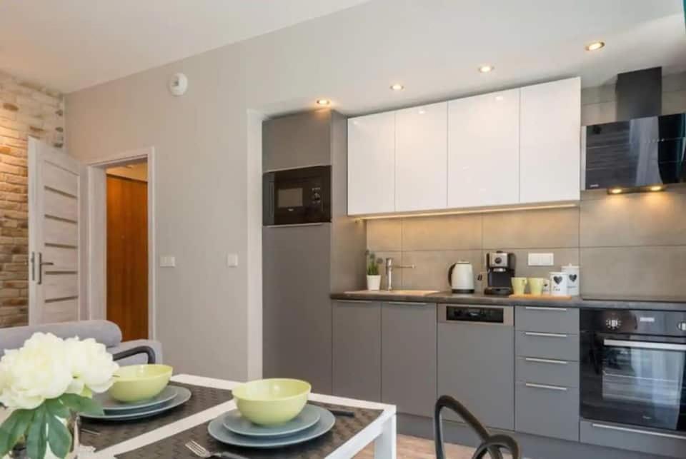Close To Chopin Airport, Cybernetyki, Free Parking By Cosmo Spirit 바르샤바 외부 사진
