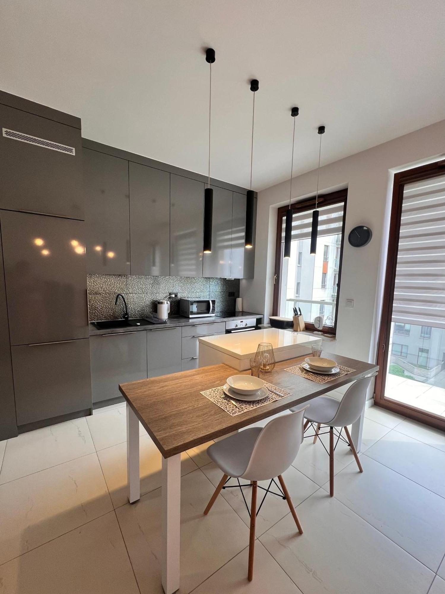 Close To Chopin Airport, Cybernetyki, Free Parking By Cosmo Spirit 바르샤바 외부 사진